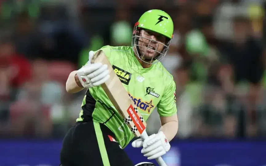 Big blow for Sydney Thunder as David Warner knee injury deepens nightmare BBL season